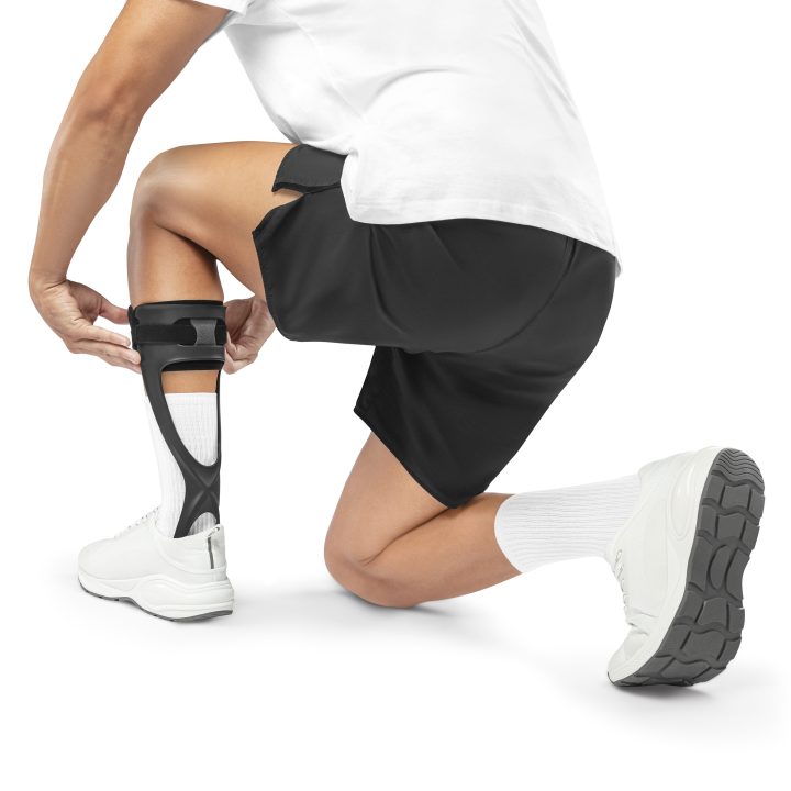 Órtesis ortopédicas a medida para corrección, soporte y rehabilitación, adaptadas a cada paciente y necesidad clínica.