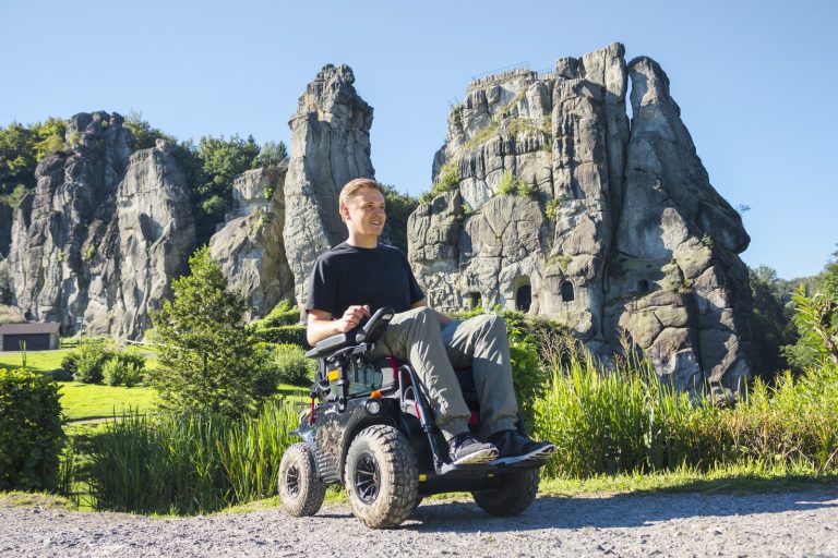 Productos de movilidad como sillas de ruedas, andadores y ayudas técnicas que brindan seguridad, independencia y confort en el día a día.